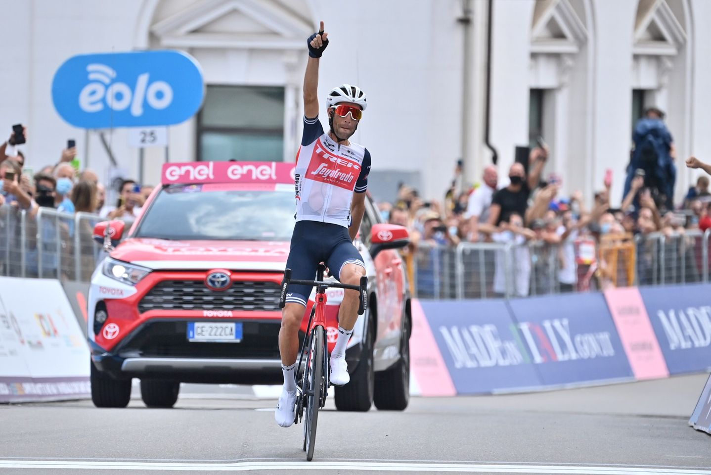 IMPRESA DI VINCENZO NIBALI, PRIMO A MASCALI VINCE IL GIRO DI SICILIA