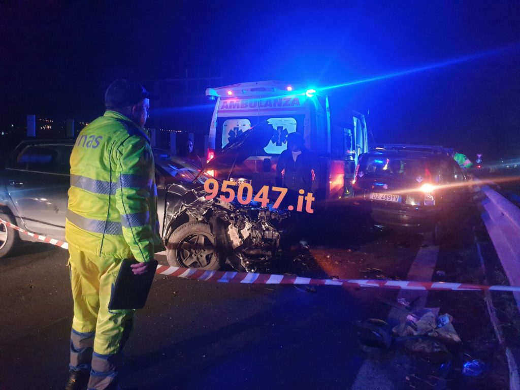 AUTO CONTRO AMBULANZA IERI SERA SULLA SS121: FERITI MEDICO E INFERMIERA DEL 118 IN SERVIZIO NELL'OSPEDALE DI PATERNÒ