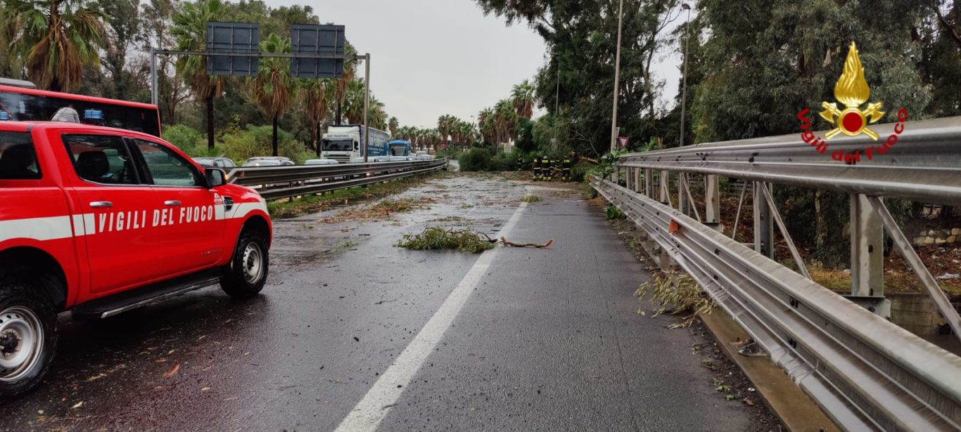 FORTE NUBIFRAGIO A CATANIA GRAVI DANNI E FERITI