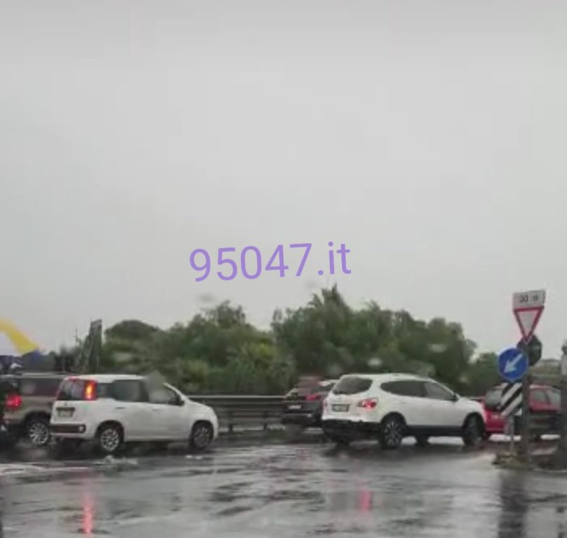 MALTEMPO: UN MORTO A CATANIA, SUPERSTRADA SS121 ALLAGATA, AUTO FERME CHIUSA LA TANGENZIALE DI CT