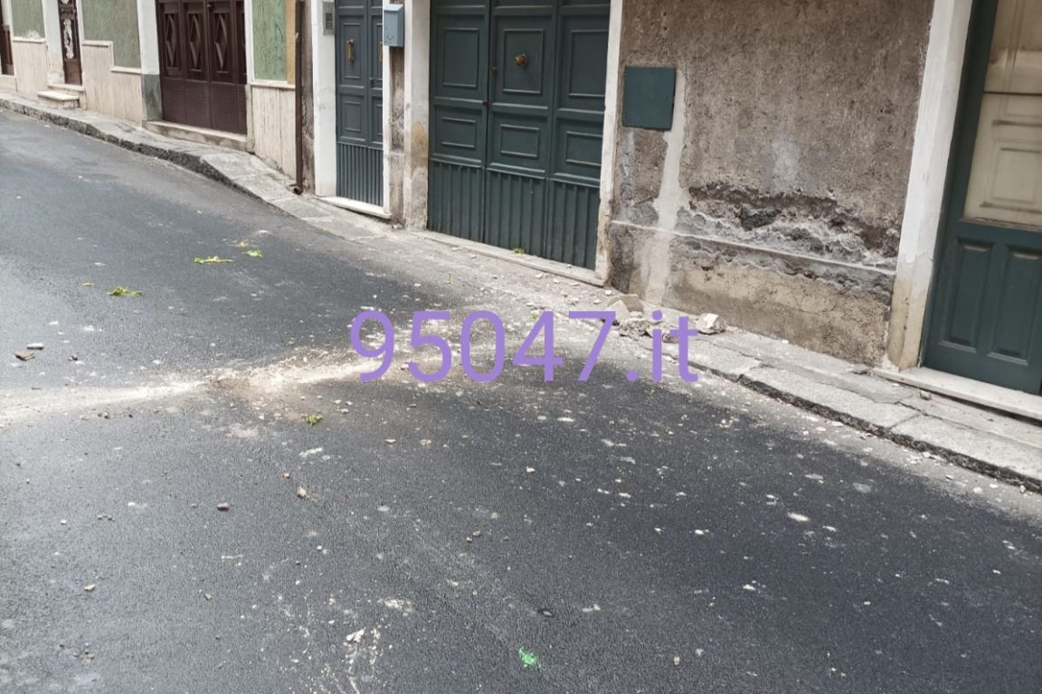 METEO: COMPRENSORIO SFERZATO DAL VENTO, CADUTA ALBERI E CALCINACCI  – LE FOTO