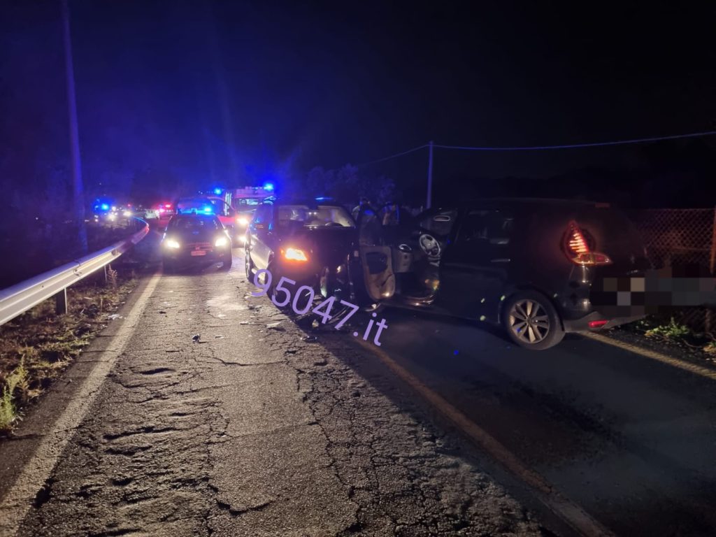 RAGALNA SCONTRO FRONTALE CON 4 FERITI - LE FOTO