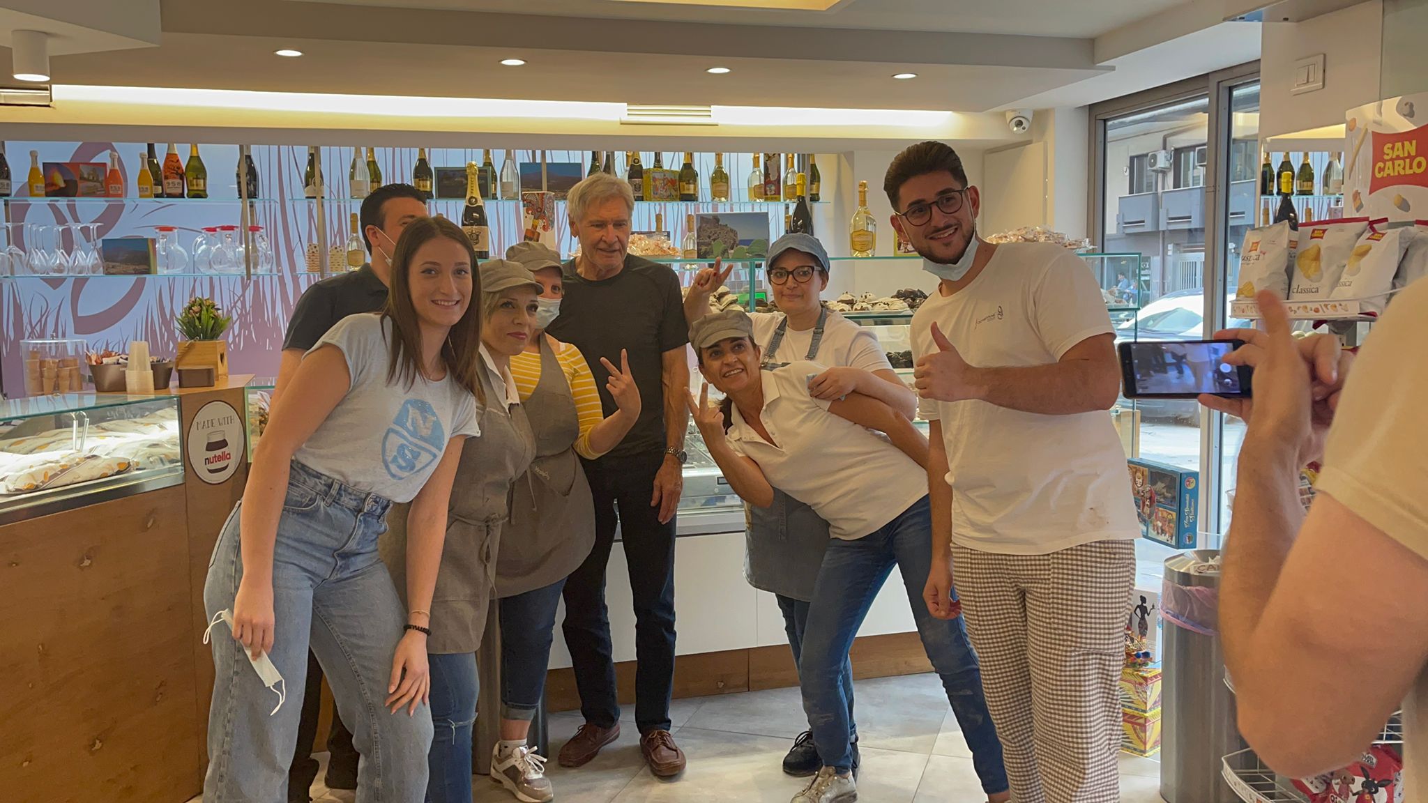 HARRISON FORD PRANZA A PATERNÓ, IN ATTESA DI GIRARE INDIANA JONES