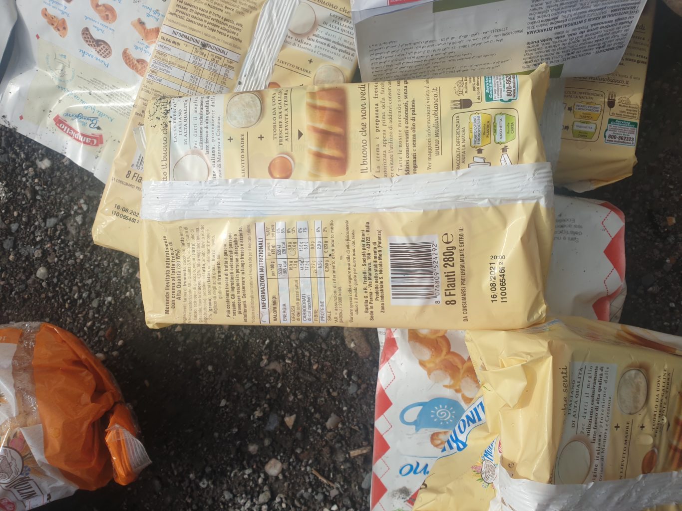 SEGNALAZIONE DI UN NOSTRO LETTORE: A SAN MARCO DISCARICA A CIELO APERTO TRA AMIANTO E DECINE DI ALIMENTI BUTTATI