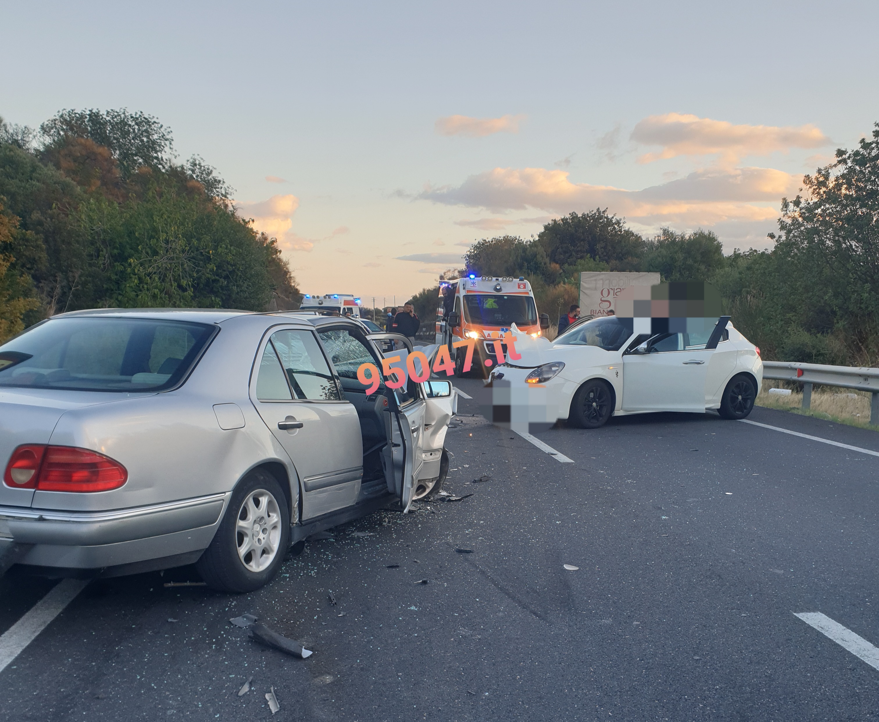 SCONTRO FRONTALE A SCALILLI SULLA SS284,TRAFFICO TEMPORANEAMENTE BLOCCATO