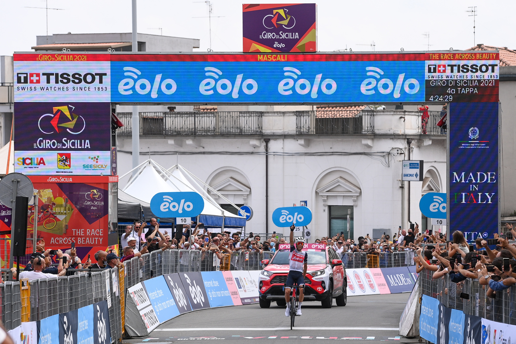 IMPRESA DI VINCENZO NIBALI, PRIMO A MASCALI VINCE IL GIRO DI SICILIA