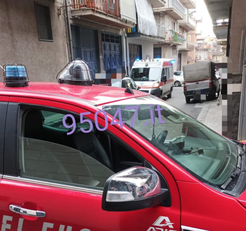 PATERNO': INCENDIO IN UN’ABITAZIONE, VIGILI DEL FUOCO E 118 SUL POSTO