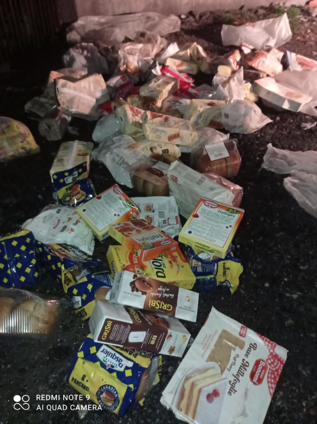 SEGNALAZIONE DI UN NOSTRO LETTORE: A SAN MARCO DISCARICA A CIELO APERTO TRA AMIANTO E DECINE DI ALIMENTI BUTTATI