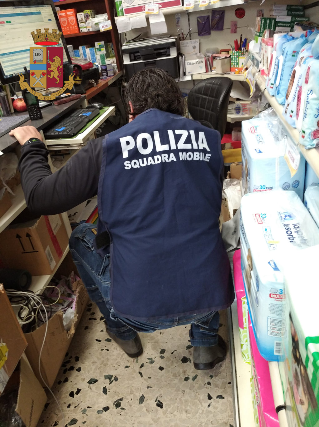 CATANIA, RAPINA A MANO ARMATA IN UN ESERCIZIO COMMERCIALE: FINITO IN MANETTE PLURIPREGIUDICATO CATANESE