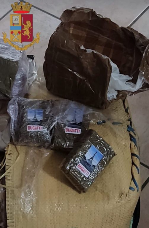 MANTOVA: SCOPERTI 280 CHILI DI DROGA NASCOSTI TRA 20 TONNELLATE DI CIPOLLE