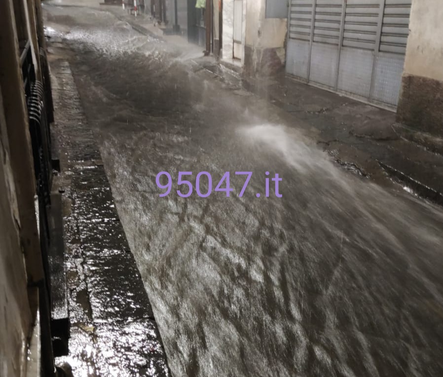 NUBIFRAGIO IERI A PATERNÒ, NUMERI IMPRESSIONANTI: 120 MM IN TRE ORE. OGGI SCUOLE PARCHI E CIMITERI CHIUSI