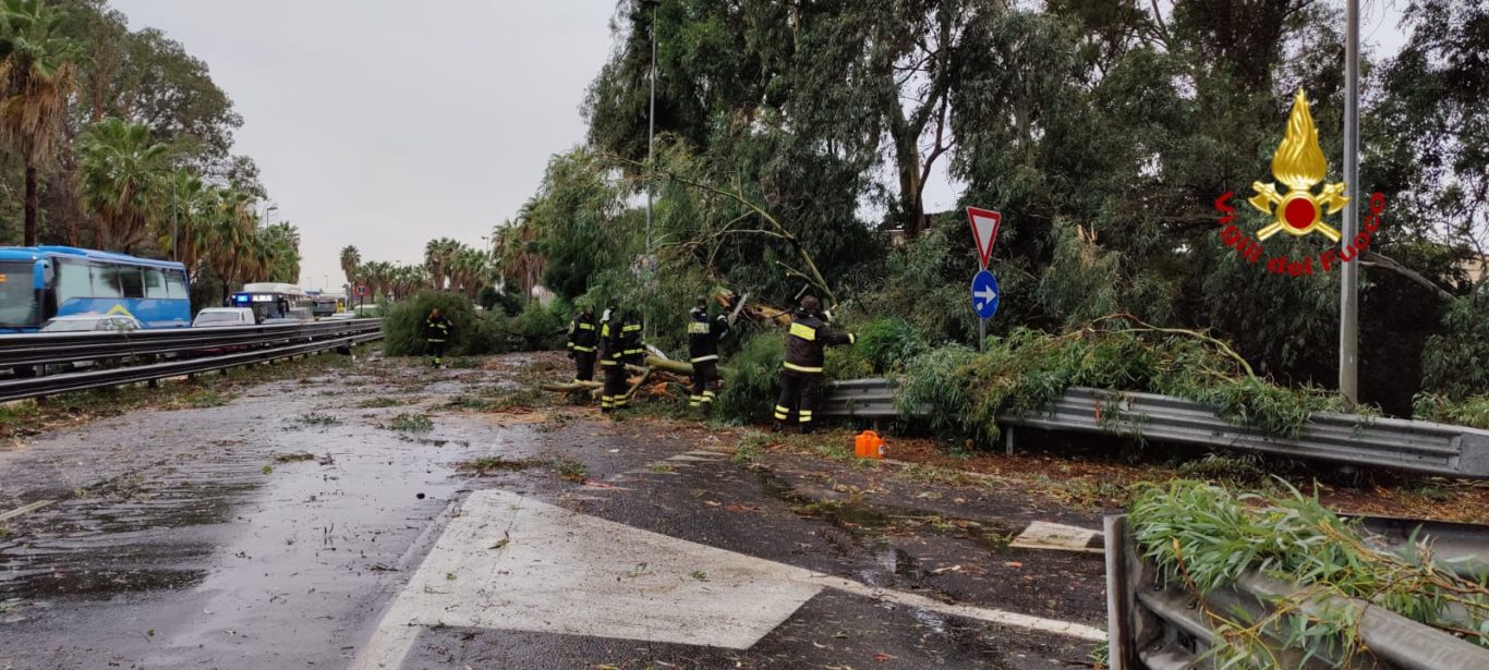 FORTE NUBIFRAGIO A CATANIA GRAVI DANNI E FERITI