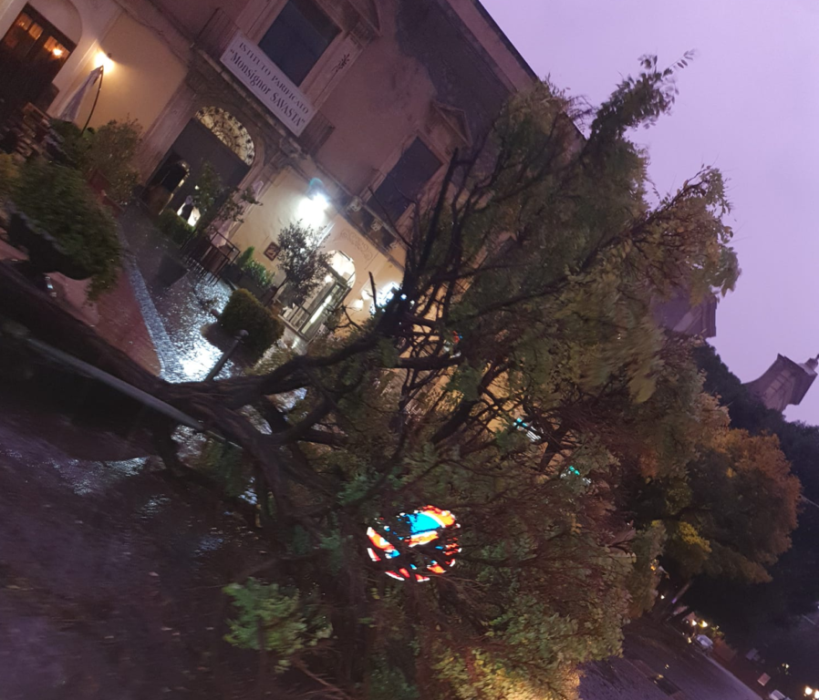 NUBIFRAGIO IERI A PATERNÒ, NUMERI IMPRESSIONANTI: 120 MM IN TRE ORE. OGGI SCUOLE PARCHI E CIMITERI CHIUSI