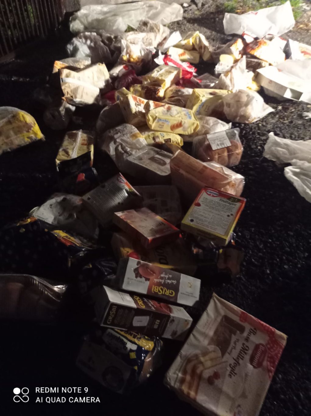 SEGNALAZIONE DI UN NOSTRO LETTORE: A SAN MARCO DISCARICA A CIELO APERTO TRA AMIANTO E DECINE DI ALIMENTI BUTTATI