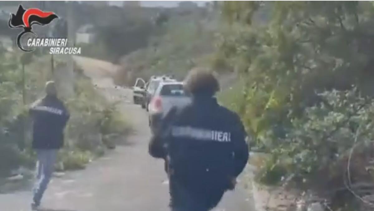 SIRACUSA: IMPRENDITORE  CONSEGNA SOLDI AI SUOI ESTORTORI. MA I CARABINIERI LI STAVANO ASPETTANDO: 3 ARRESTI - 