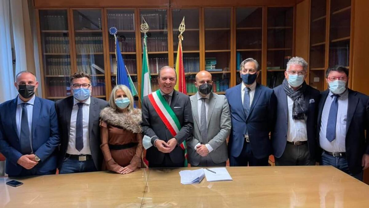 PATERNO': TORNA LA GIUNTA CON UN NUOVO ASSESSORE E UN PEZZO MANCANTE - 