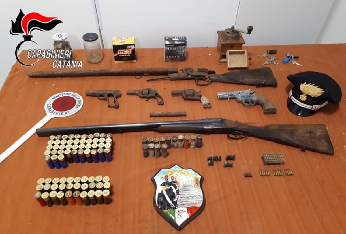 CALTAGIORNE: NASCONDEVA ARMI E MUNIZIONI NEL SUO PODERE, ARRESTATO 76ENNE - 