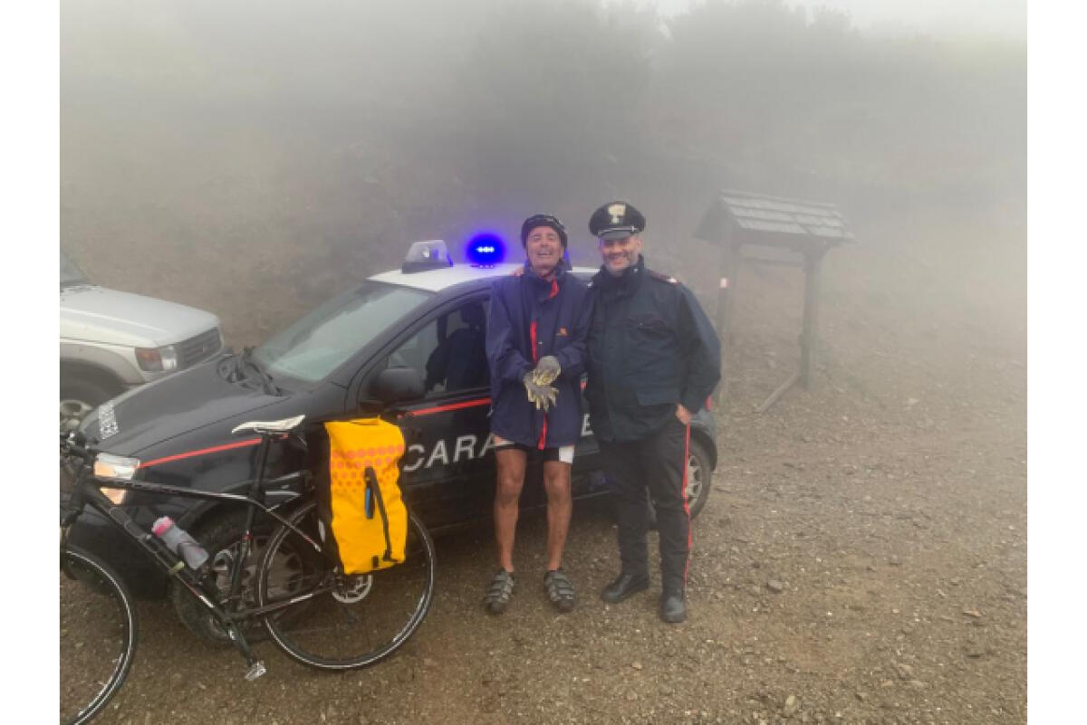 PARTE DA COMO CON DIREZIONE RAGUSA A BORDO DELLA PROPRIA MOUNTAIN BIKE MA PERDE L’ORIENTAMENTO IN PROVINCIA DI MESSINA, SALVATO DAI CARABINIERI - 