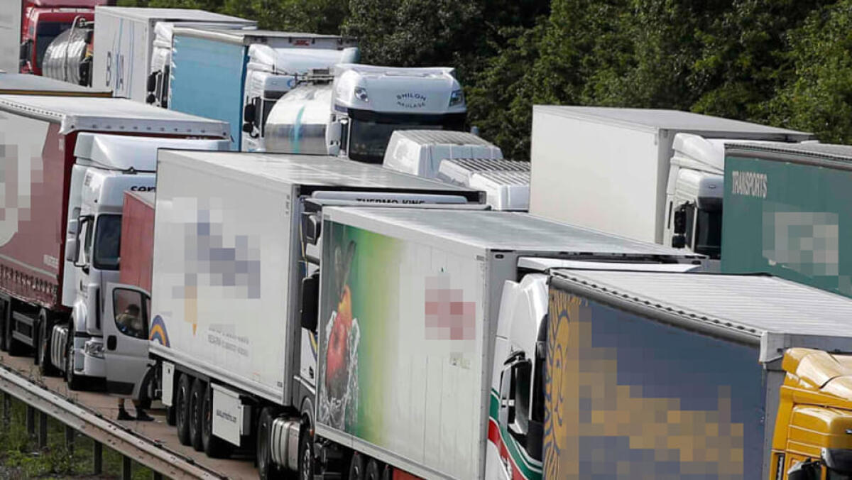 SCIOPERO AUTOTRASPORTATORI IN SICILIA , ASSOCIAZIONI DI CATEGORIA SI SPACCANO - 