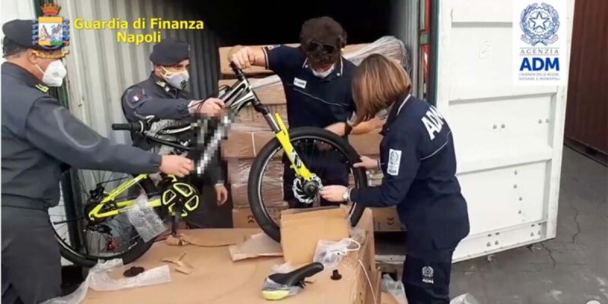 NAPOLI: SEQUESTRATE 1.900 BICICLETTE ARRIVATE DALLA CINA CON COMPONENTI FALSI DEL VALORE DI UN MILIONE - 