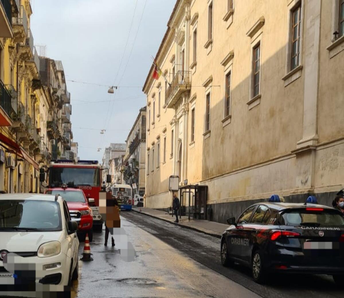 CATANIA. CROLLA IL TETTO DEL LICEO BOGGIO LERA, NESSUN FERITO - 