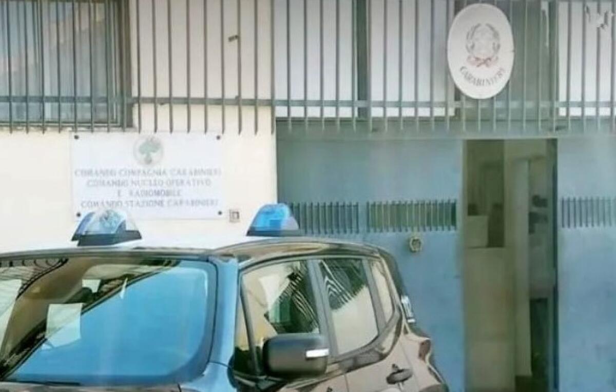 PATERNO': VEDE I MILITARI E SCAPPA CON LO SCOOTER CARICO DI DROGA, ARRESTATO 19ENNE - 