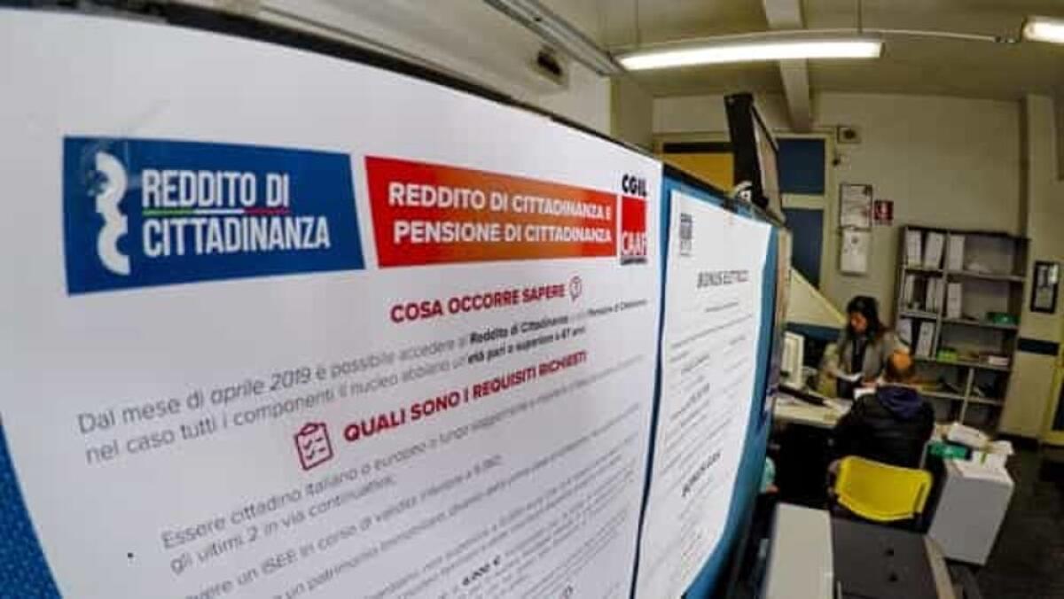 REDDITO DI CITTADINANZA,  SCOPERTI A NAPOLI 2.441 "FURBETTI",  TRUFFA DA 5 MILIONI DI EURO - 