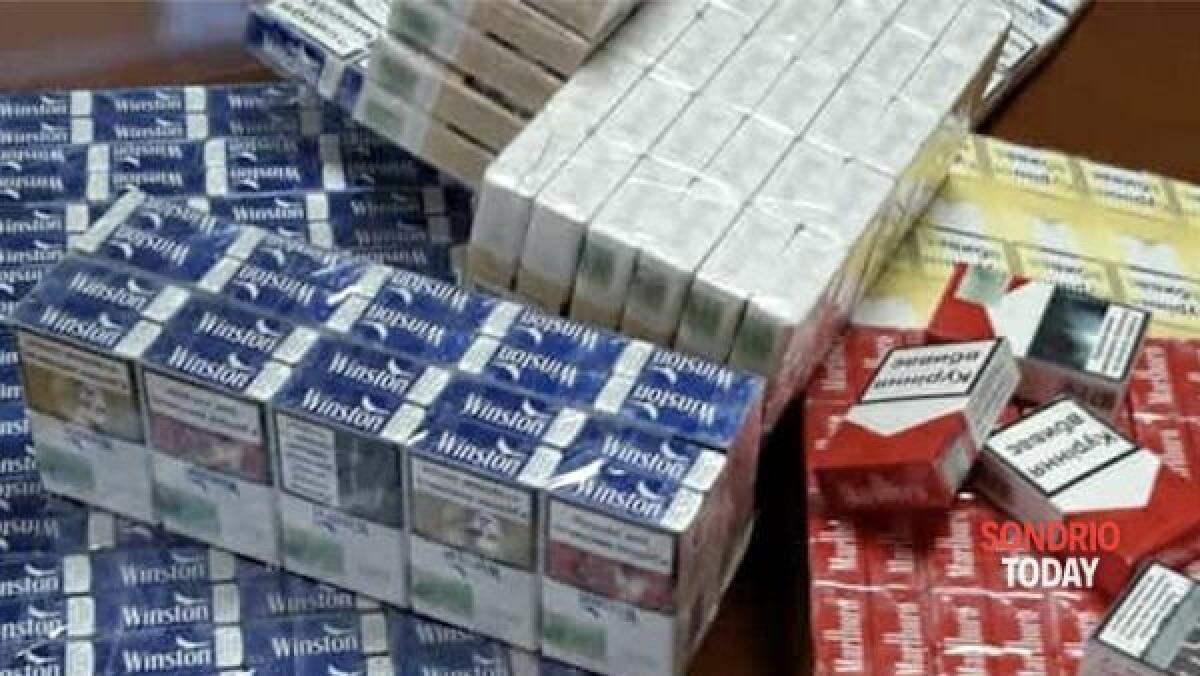 CATANIA: DONNA INSOSPETTABILE TROVATA CON NUMEROSE STECCHE DI SIGARETTE DI CONTRABBANDO, OCCULTATE IN DUE VALIGIE - 