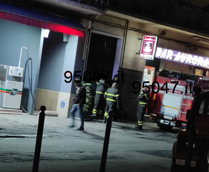 PATERNO': SCINTILLE E FIAMME DAI CAVI ELETTRICI, INTERVENGONO I VIGILI DEL FUOCO