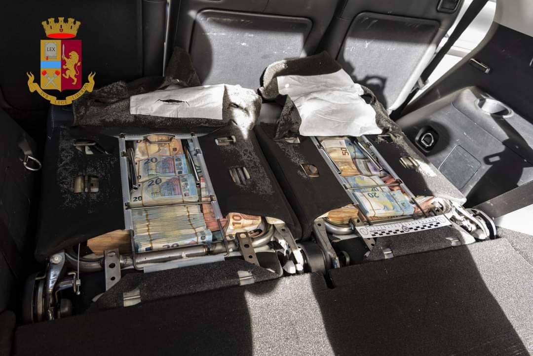 BOLZANO: 310MILA EURO IN CONTANTI NASCOSTI ALL’INTERNO DELL’IMBOTTITURA DEI SEDILI POSTERIORI DI UN’AUTO