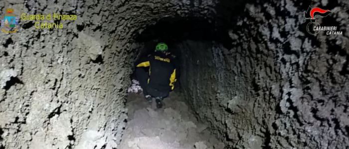 RESTI UMANI TROVATI IN UNA GROTTA ALLE PENDICI DELL'ETNA