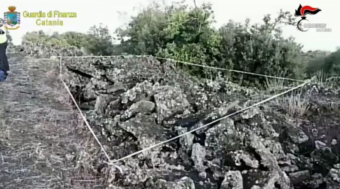 RESTI UMANI TROVATI IN UNA GROTTA ALLE PENDICI DELL'ETNA