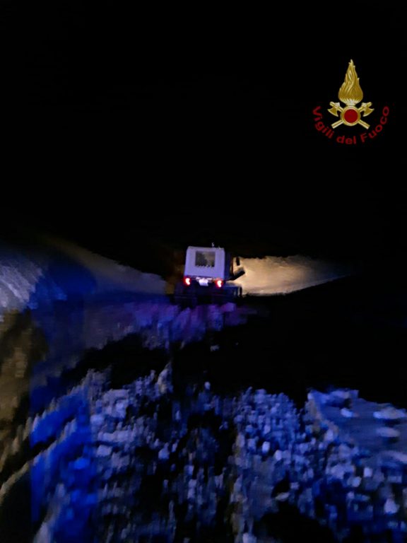 TRE GIOVANI DISPERSI SULL'ETNA SALVATI DAI VIGILI DEL FUOCO