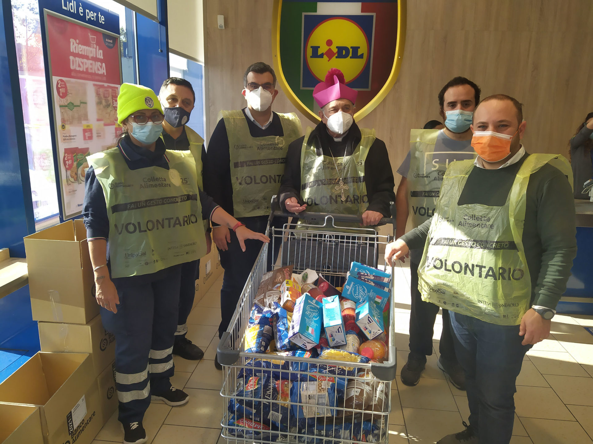 COLLETTA ALIMENTARE, A CATANIA PARTECIPANO L'ARCIVESCOVO GRISTINA E L'EX CALCIATORE BIAGIANTI