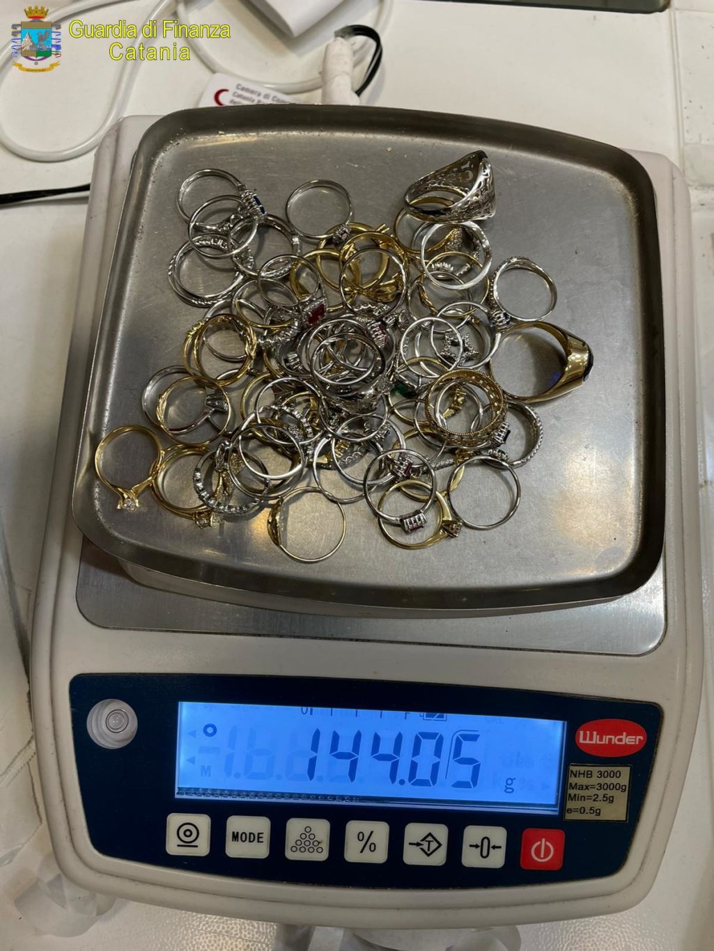 COMPRO ORO ABUSIVO A CATANIA: SEQUESTRATI PREZIOSI PER 150 MILA EURO
