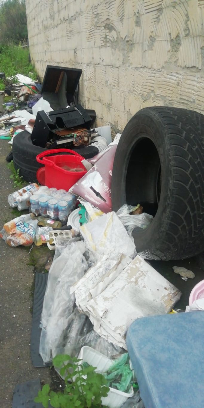 DISCARICA A CIELO APERTO IN CONTRADA PORRAZZO (LA SEGNALAZIONE)