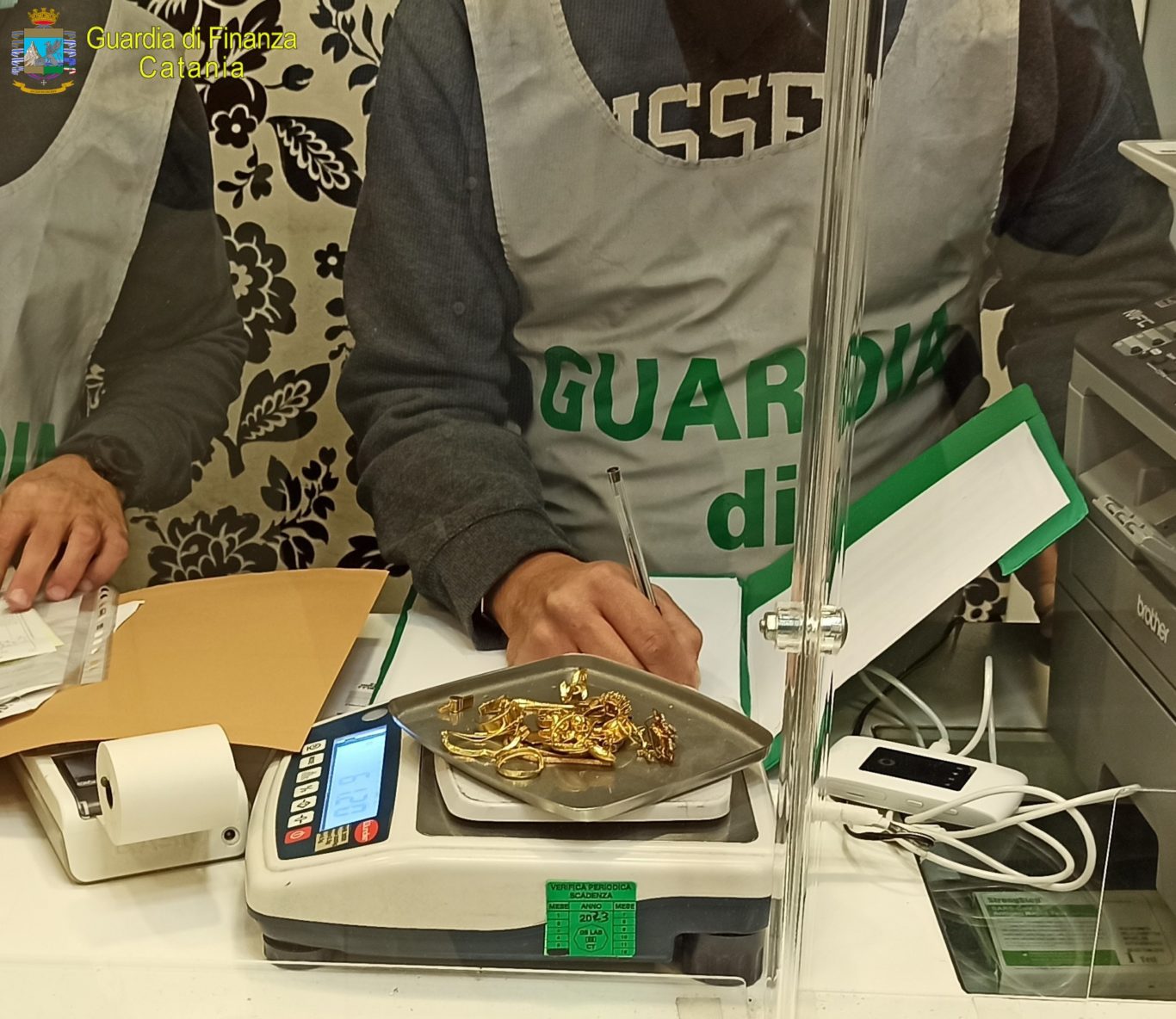 COMPRO ORO ABUSIVO A CATANIA: SEQUESTRATI PREZIOSI PER 150 MILA EURO