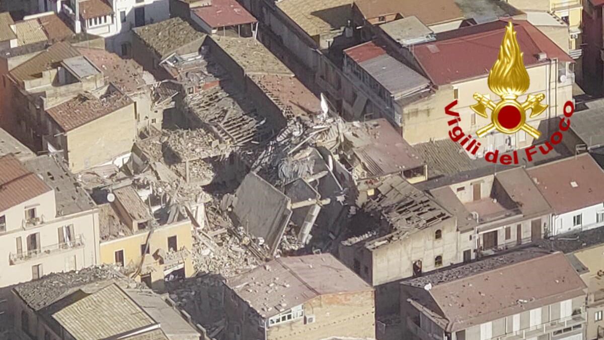 RAVANUSA: SCENARIO APOCALITTICO, IL VIDEO DELL'ESPLOSIONE E DELLE  PALAZZINE CROLLATE VISTE DALL'ALTO - 