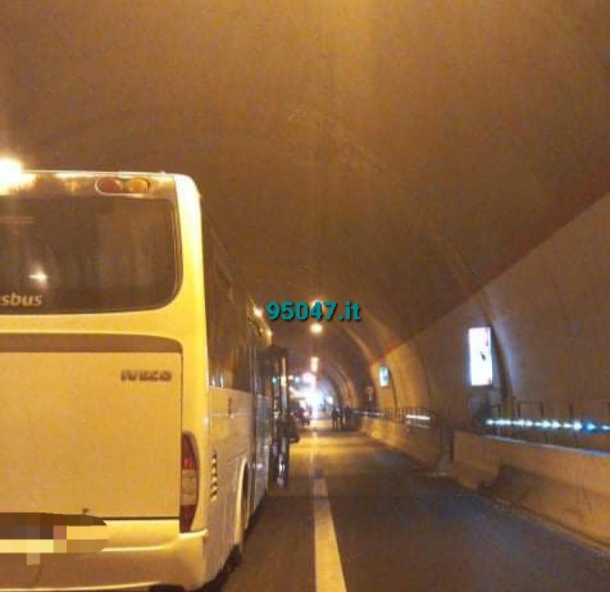 GRAVE INCIDENTE SULLA CATANIA SIRACUSA, AUTO GIU DAL VIADOTTO, ELISOCCORSO SUL POSTO - 