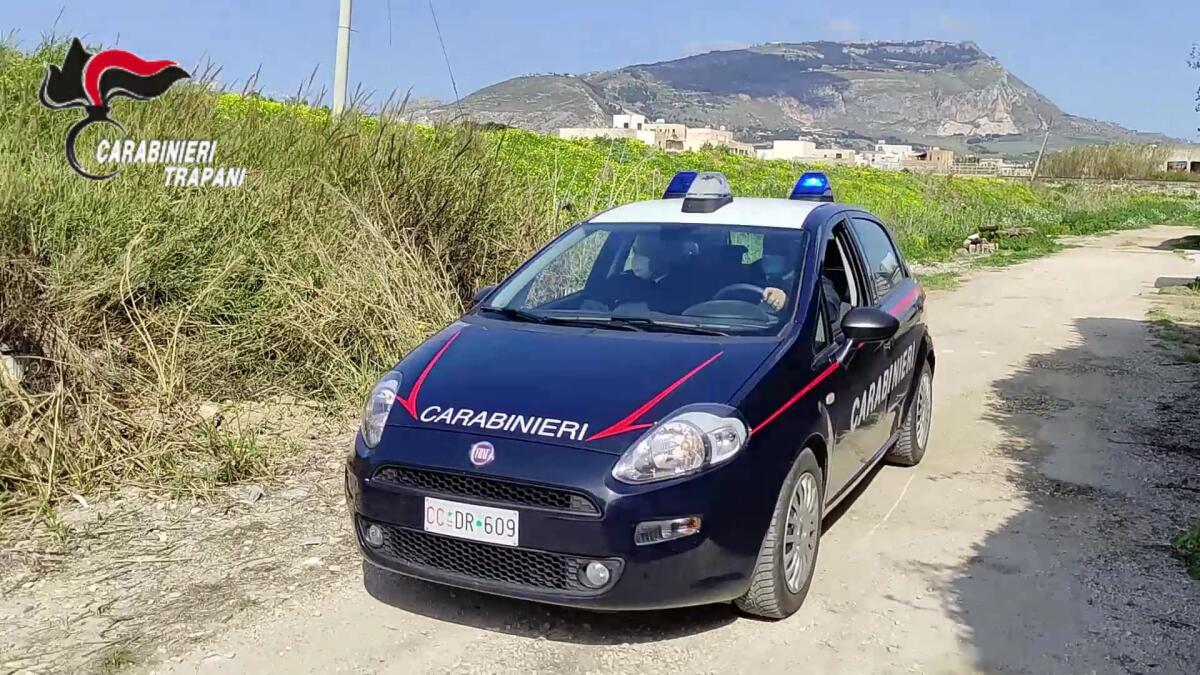 CAUSA INCIDENTE E SCAPPA MA PERDE LA TARGA, DENUNCIATO 41ENNE A TRAPANI - 