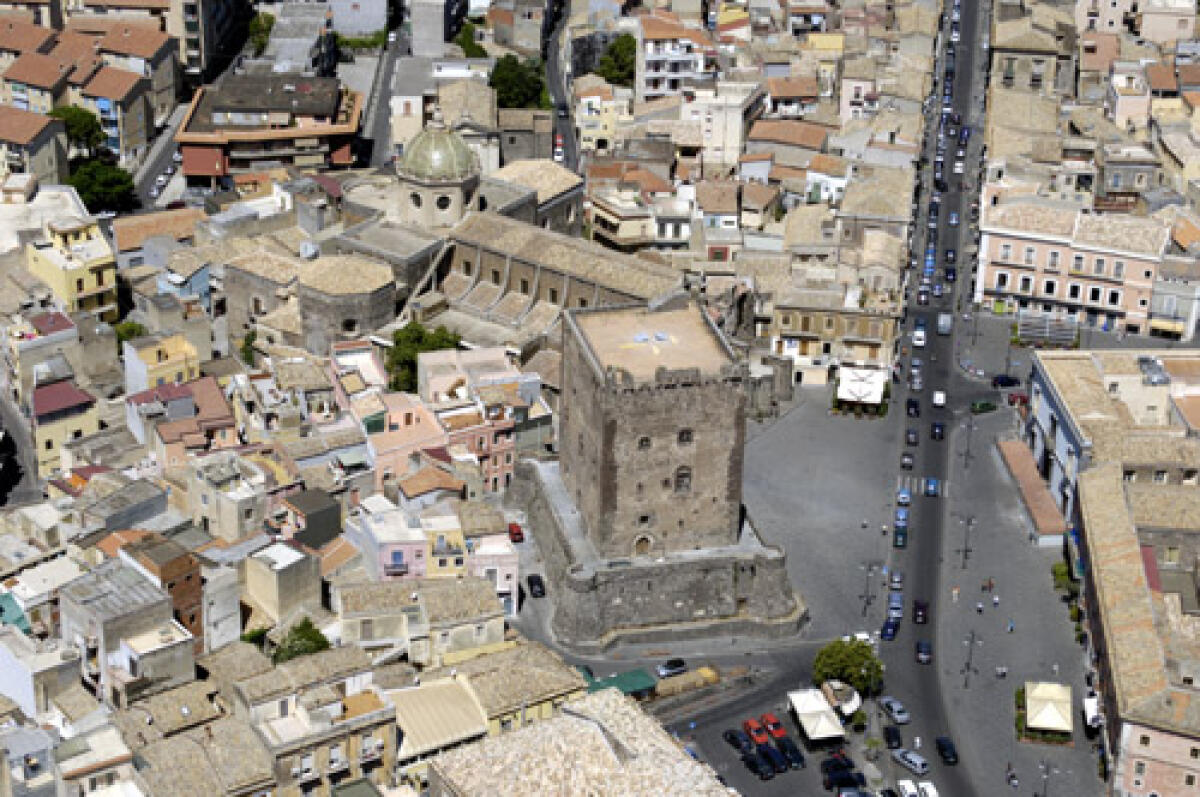 ADRANO, AL BANCONE SENZA LA MASCHERINA: CHIUSI DUE BAR PER CINQUE GIORNI - 