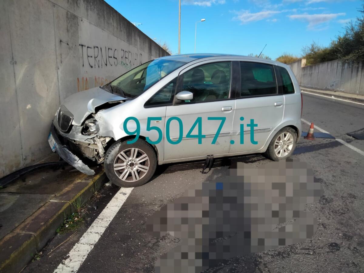 VALCORRENTE. AUTO CONTRO MURO, FERITA LA CONDUCENTE - 