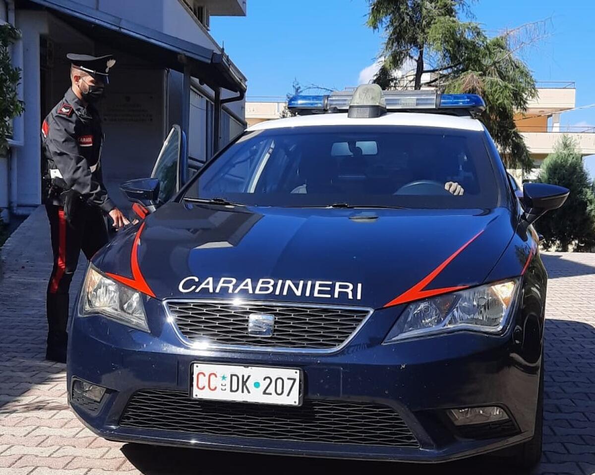RAMACCA. INSULTA E MINACCIA I MILITARI CHE STANNO SOCCORRENDO I FERITI: DENUNCIATO - 