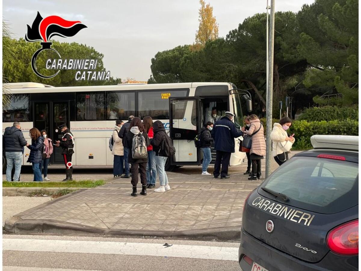 PATERNÒ: SANZIONATI AUTISTA E 4 PASSEGGERI SPROVVISTI DI GREEN PASS - 