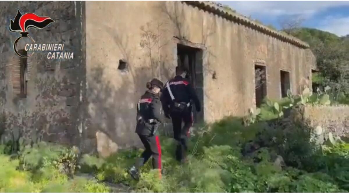 CATANIA: VIOLENTATA DAGLI AMICI DEL FIDANZATO E RIPRESA IN VIDEO PER RICATTO,  VENTENNE FA ARRESTARE QUATTRO COETANEI - 