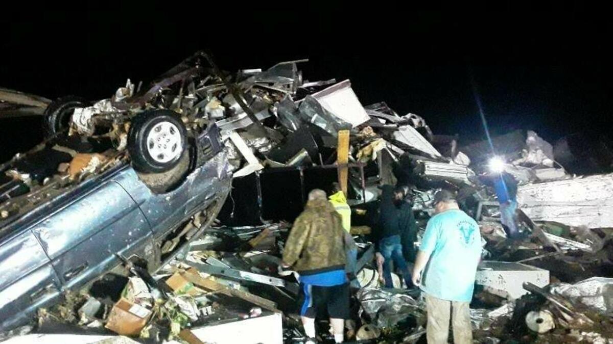 TEMPESTA SCATENA TORNADO NEGLI USA, FINO A 100 MORTI NEL KENTUCKY. BIDEN: “TRAGEDIA INIMMAGINABILE”” - 