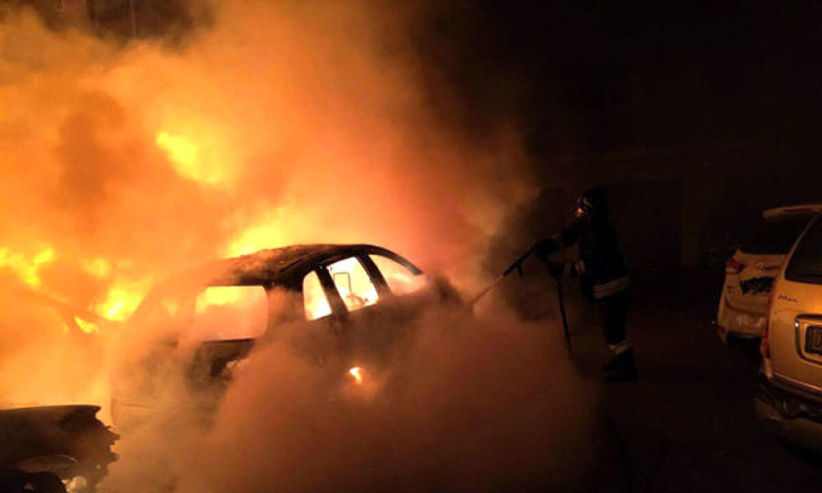 AVREBBE VOLUTO LAVORARE IN NERO PER NON PERDERE REDDITO DI CITTADINANZA, MA AL RIFIUTO DEL TITOLARE GLI INCENDIA L'AUTOMOBILE - 