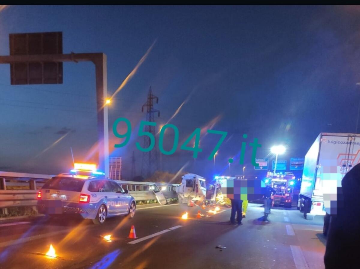 SCONTRO AUTO CAMION FURGONE SULLA TANGENZIALE DI CATANIA, BILANCIO PROVVISORIO DI 1 MORTO E 5 FERITI - 