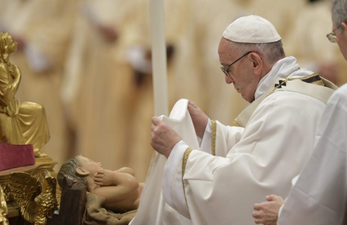 MESSA DI NATALE, PAPA FRANCESCO: "BASTA MORTI SUL LAVORO, DARE DIGNITÀ ALL'UOMO" - 