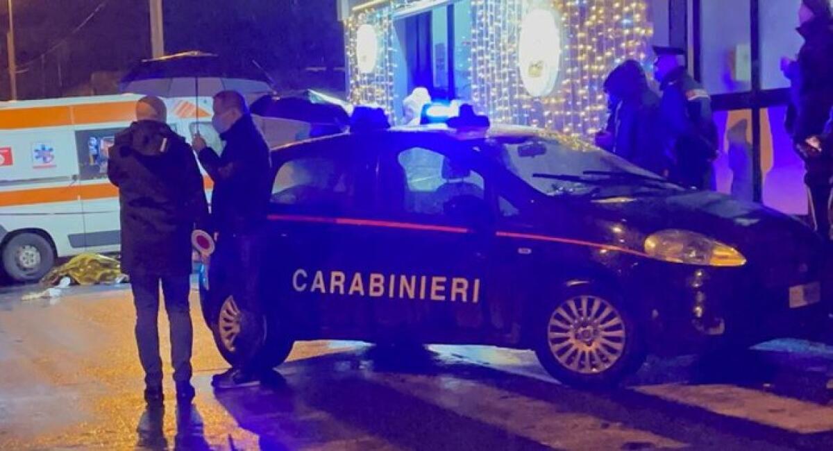 MISTERBIANCO, DONNA UCCISA A COLPI DI PISTOLA ALL'USCITA DAL LAVORO - 